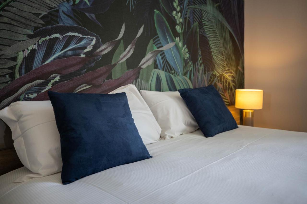 L'Elegant Boutique Rooms Naples Exterior photo